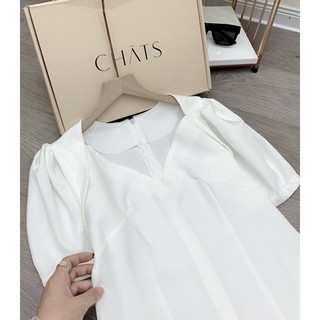 Váy trắng thiết kế cổ V