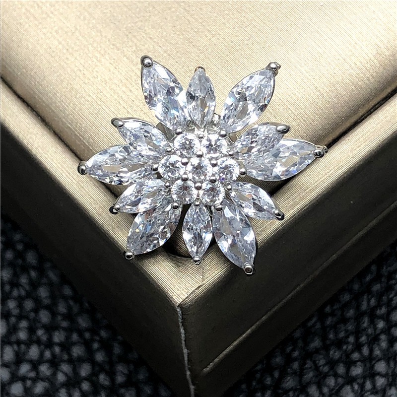 Khuy nút cúc cánh hoa bằng đồng đính đá zircon trang trí