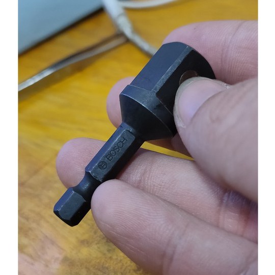 Đầu Chuyển Bắn Vít Sang Bulong 1/2&quot; Của BOSCH - Loại Chống Rớt Khi Làm Việc Trên Cao