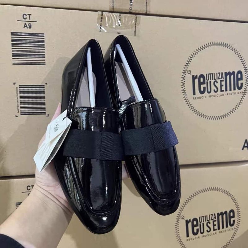 Zara Giày Slip on