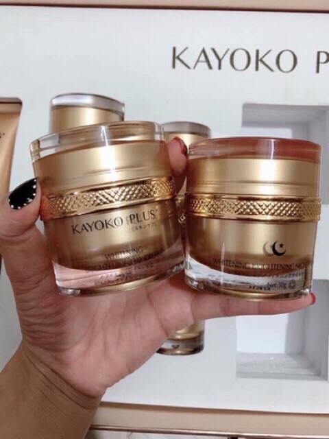 Bộ mỹ phẩm kayoko plus + màu vàng 6in1 mới. Có tem check mã chính hãng