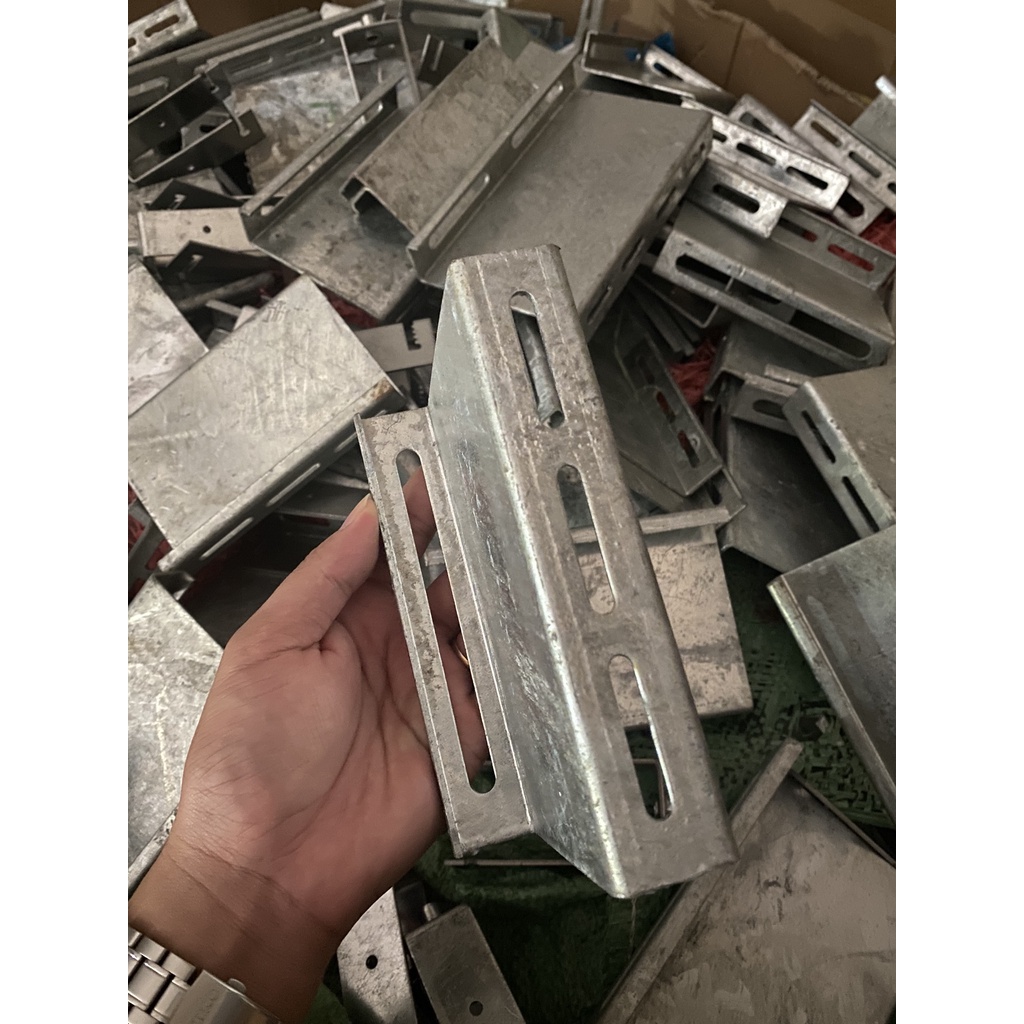 Chân Z mái tôn lắp pin năng lượng mặt trời