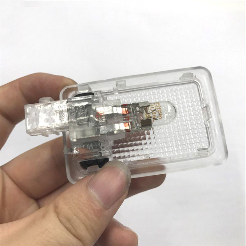 Đèn Đọc Sách Gắn Tấm Che Nắng Cho Focus 2 2000