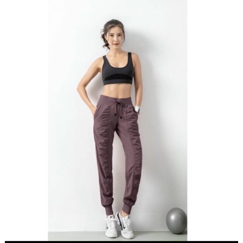 Quần Jogger Dù Thể Thao Nữ