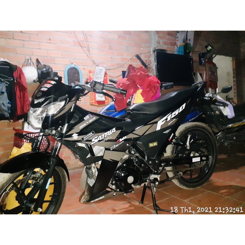 ( Quí khách vui lòng mang ra tiệm cho thợ dán ) Tem satria fi xám đen