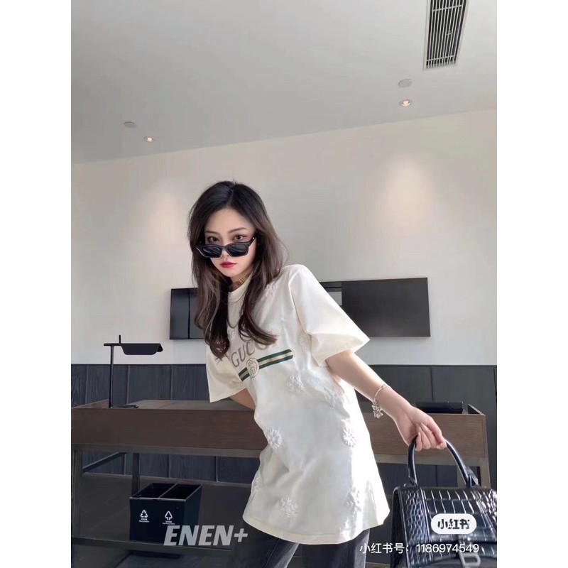 Áo thun nữ dáng rộng thương hiệu Gucci GG cao cấp in logo thương hiệu và dập nổi hình bông tuyết mẫu 2021