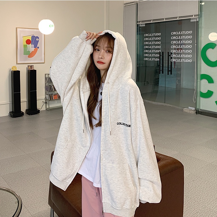 Áo khoác có mũ dáng rộng phối nhung dày với khóa kéo họa tiết chữ cái thời trang mùa đông cho nữ | BigBuy360 - bigbuy360.vn