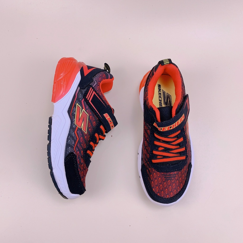 Giày thể thao Skechers màu đen phối đỏ gót đỏ