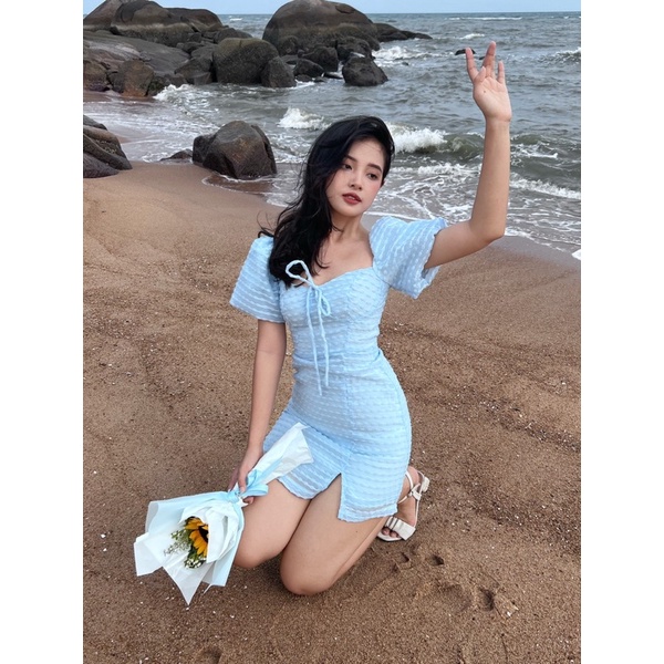 Đầm body nữ tay ngắn phồng cổ vuông màu xanh biển phối chuỗi nổi xinh xắn - Byveestyle