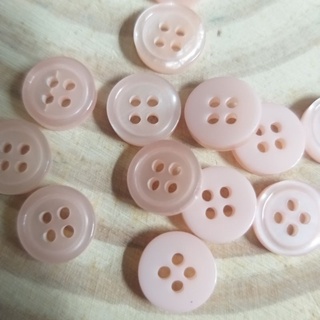 Hạt nhựa 4 lỗ , size 1cm (30 nút /6k)