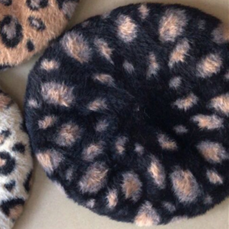 Retro Japanese and Korean style leopard print winter beret for women