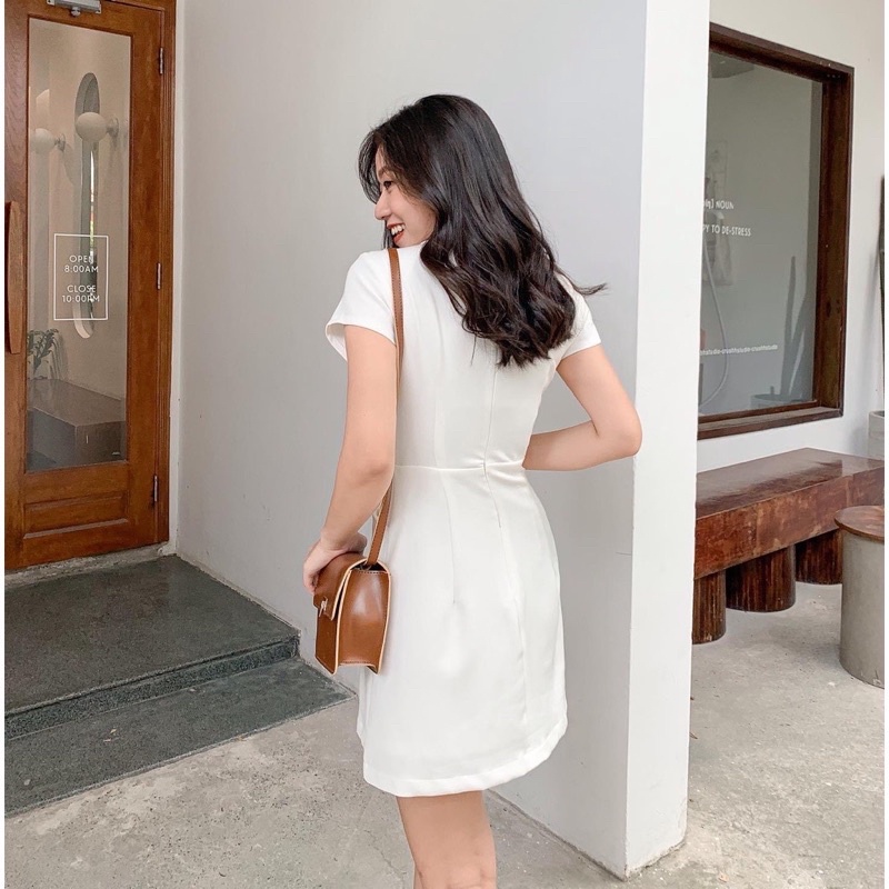 Pass váy Gola Trắng New 100% Size M