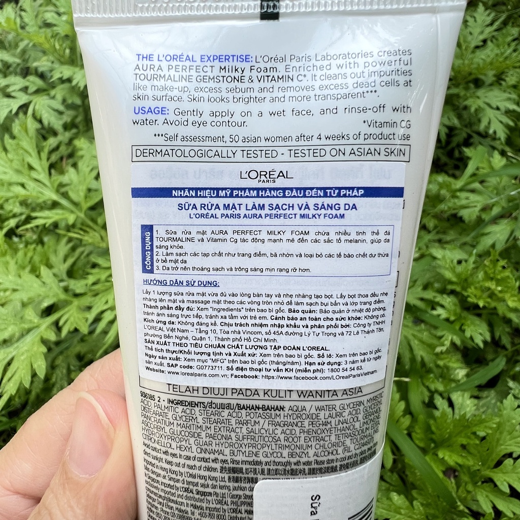 Sữa rửa mặt trắng da L'Oreal Paris Aura Perfect Milk 50ml/100ml
