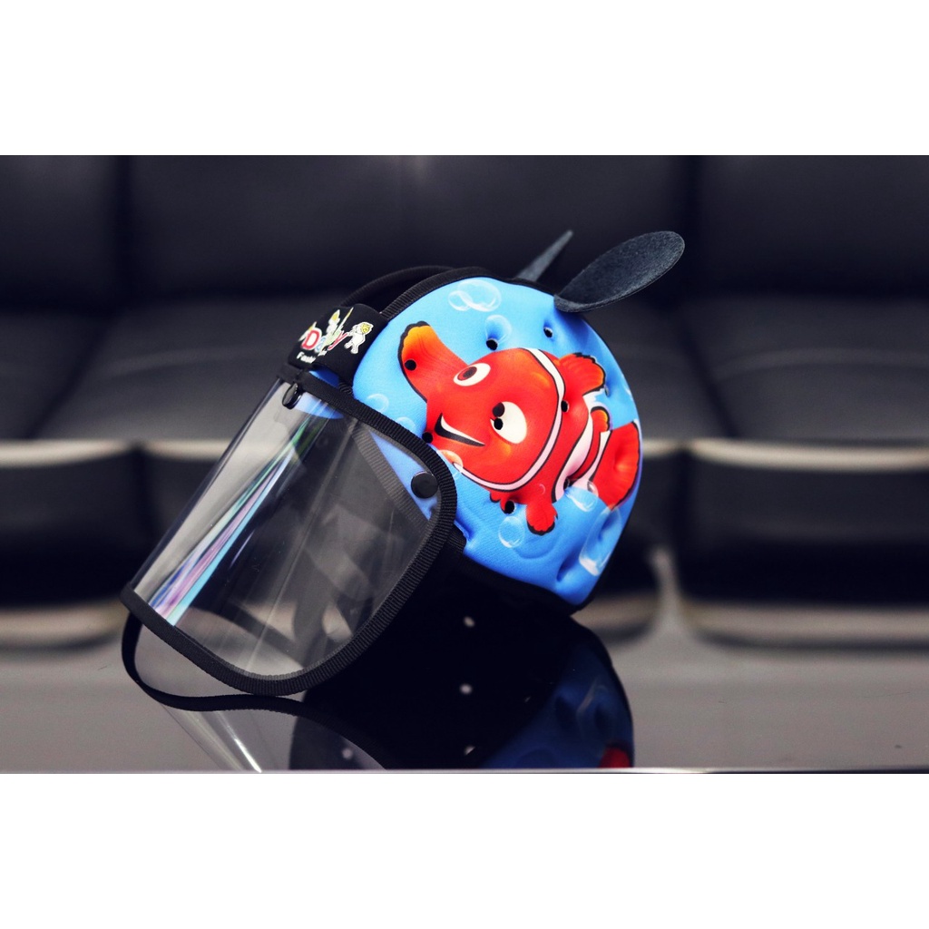 Kính thay thế mũ bảo hiểm bé tập đi cho bé .