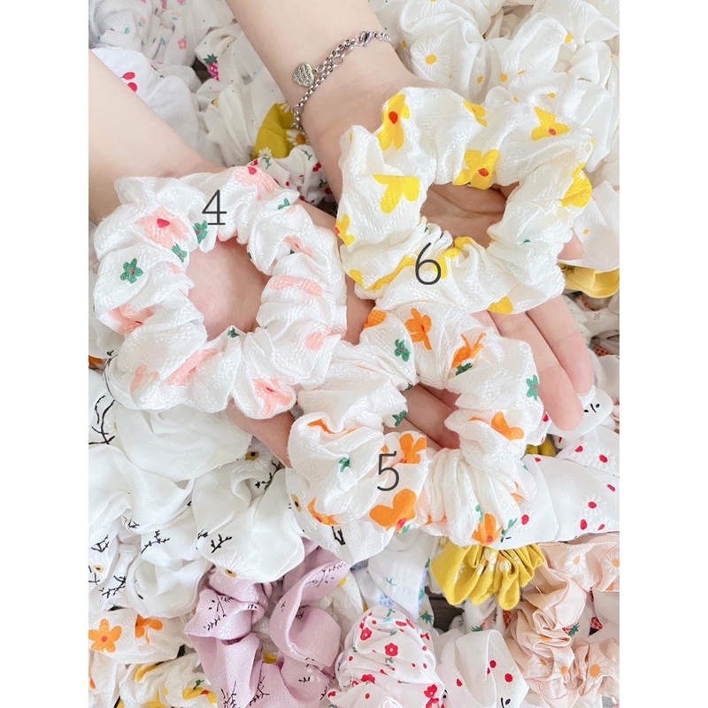 scrunchie cột tóc hoạ tiết hoa dễ thương