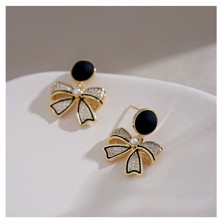 Khuyên Tai Nơ Đen Phong Cách Hong Kong 2022