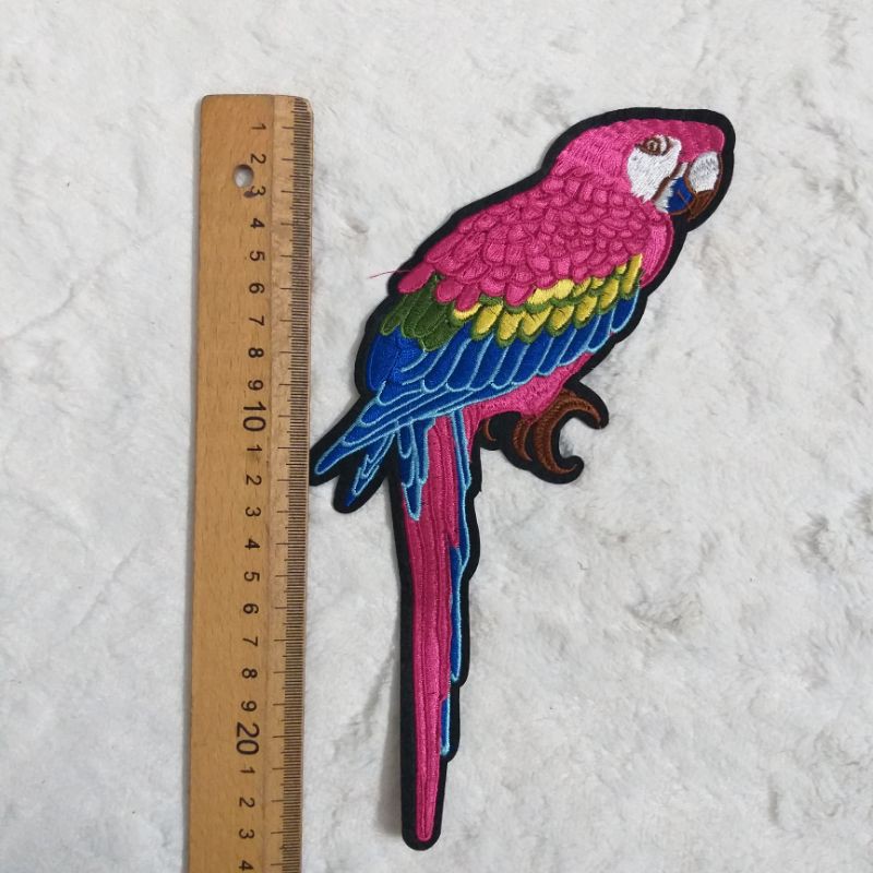 Hình may và hình ủi trang trí.