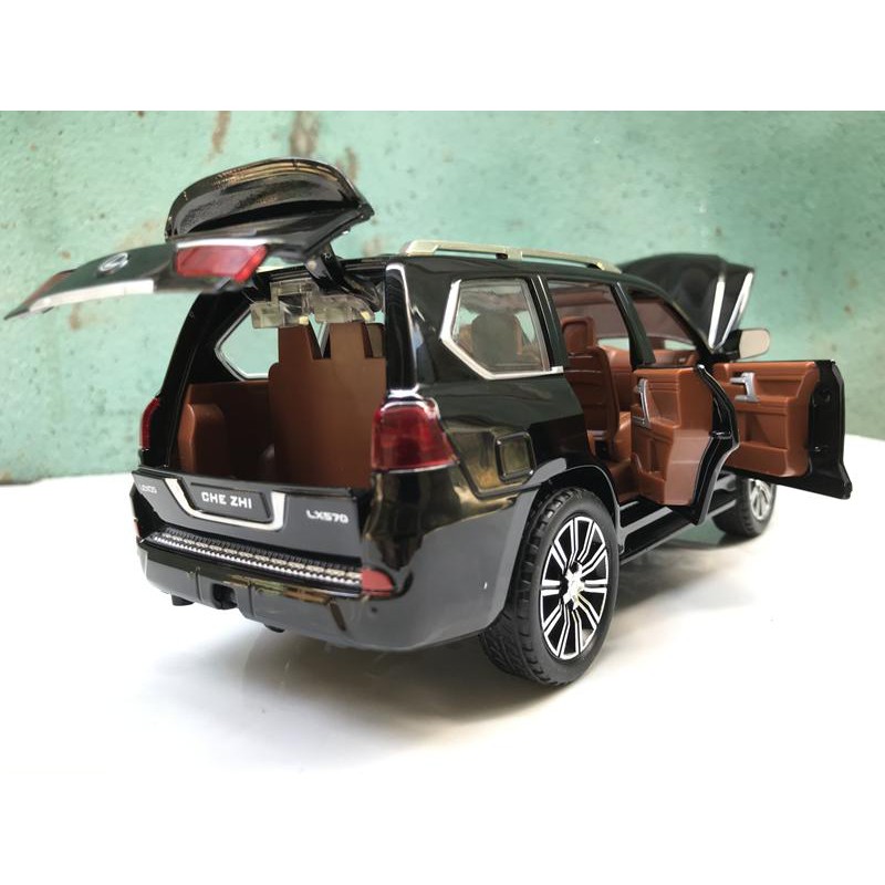 Mô hình xe ô tô  LEXUS LX570 2020 1:24