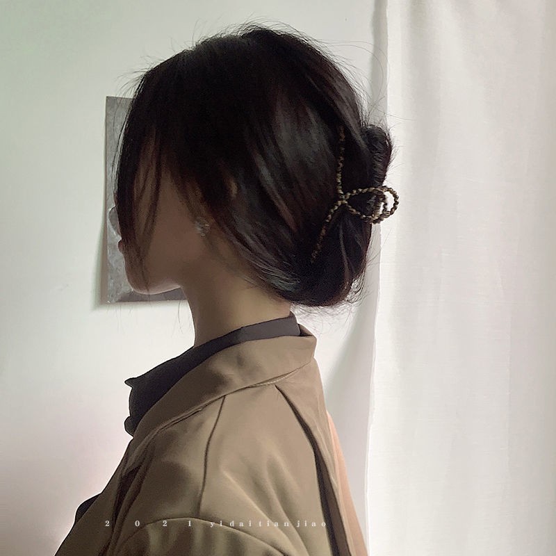 Báo kim loại Lưng hình xăm đầu kẹp lớn bắt tóc Hàn Quốc khí chất tao nhã nữ cá mập tấm