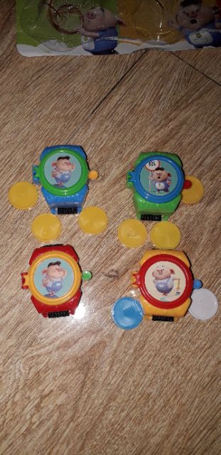 Sét 4 cái mô hình bắn đĩa đeo tay bằng nhựa