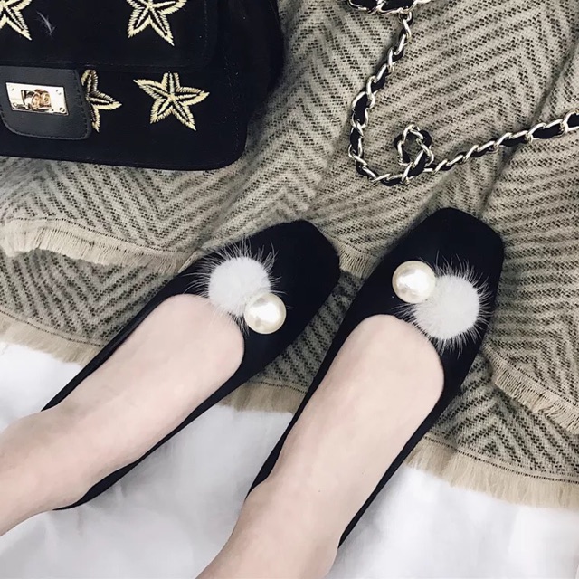 Bệt nhựa da lộn hãng xĩxitiao duy nhất 2 màu kem- đen hiện còn đủ size 36/37/38/39/40. Hết size nhận oder 7-10n có hàng