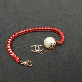 Vòng tay đỏ may mắn
