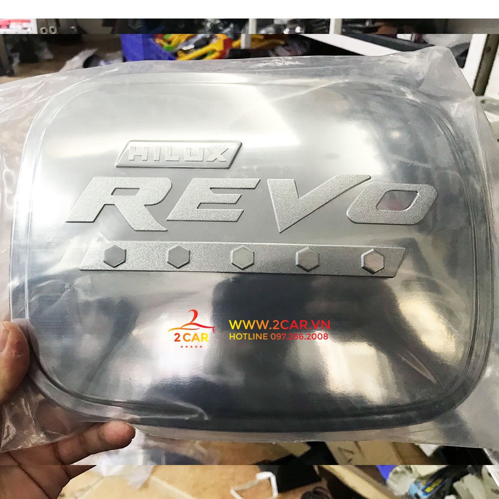 Ốp Nắp Bình Xăng Xe Toyota Hilux Revo