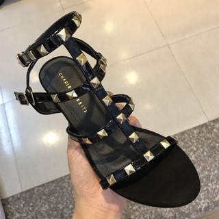 Sandal gót vuông 5p đinh tán vàng
