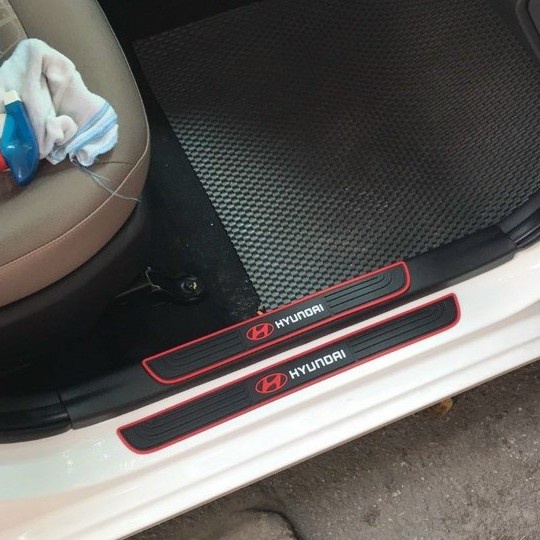 Bộ 4 Miếng Nẹp Bước Chân Bằng Cao Su Sport - Miếng Dán Chống Trầy Xước Bậc Cửa Lên Xuống Ô Tô