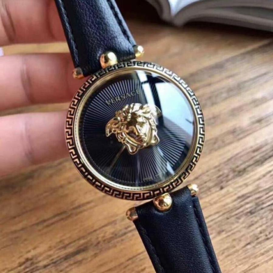 Đồng hồ nữ Versace dây da độc đáo