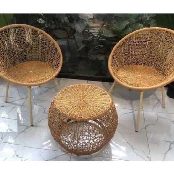 Bộ bàn ghế ban công PuTin gồm 1 bàn và 2 ghế giả mây lõi thép dùng thư giãn trang trí phòng khách sân vườn / Healhomes