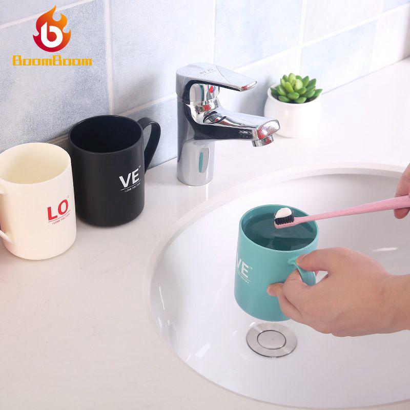 Cốc đánh răng bằng nhựa trang trí chữ LO/VE đẹp mắt
