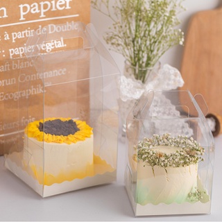 Hộp mica đựng bánh cuộn, bánh kem kèm đế lót