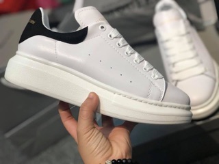 Alexander Mcqueen gót đen