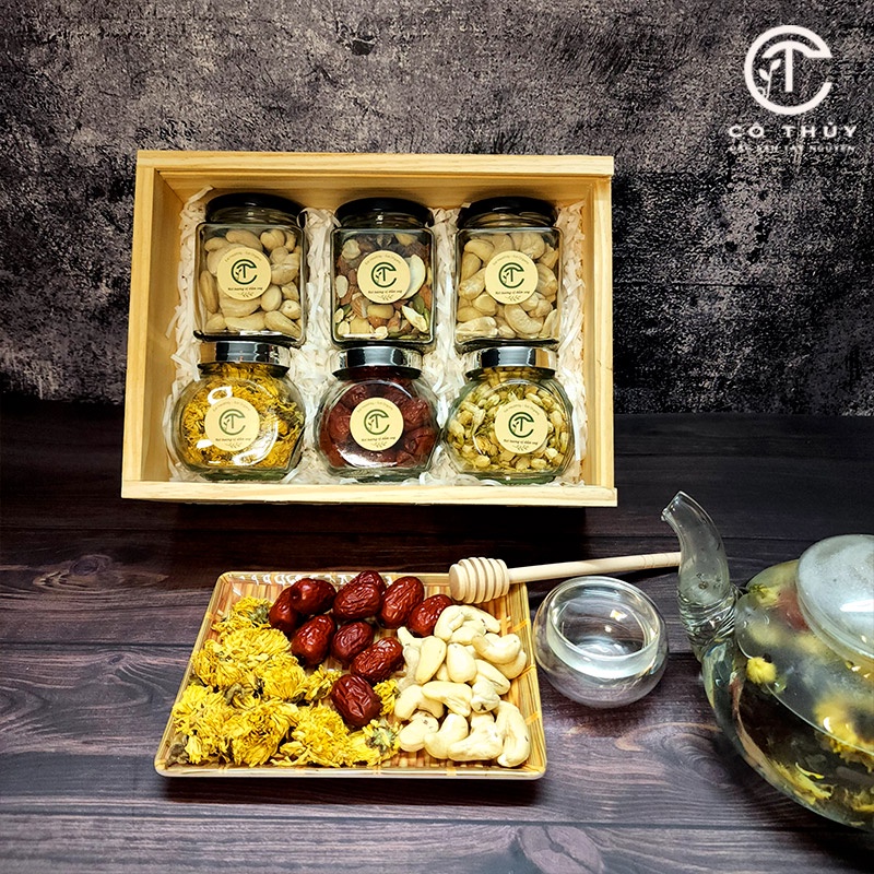 Hộp Quà Tặng Hạt Điều, Ngũ Cốc Granola Và 4 Trà Thảo Mộc CTG302