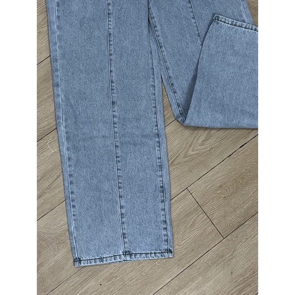 Quần jean ống rộng 2 line cân đối. Màu sắc cổ điển phù hợp với đa phong cách. | BigBuy360 - bigbuy360.vn