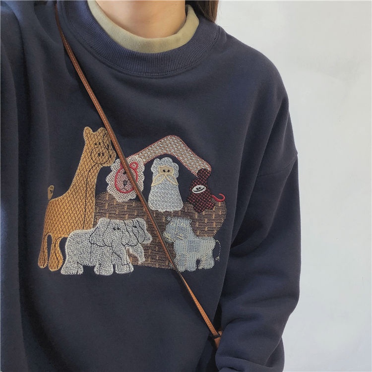 Áo sweater COZOKC cổ tròn dáng rộng thêu họa tiết hoạt hình phong cách cổ điển Hàn Quốc