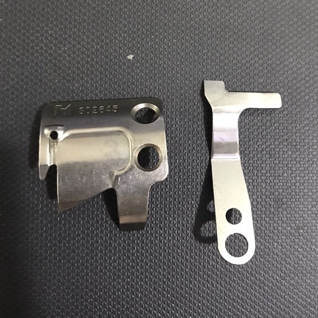 DAO CẮT CHỈ MÁY ĐIỆN TỬ 1 KIM BROTHER - JACK