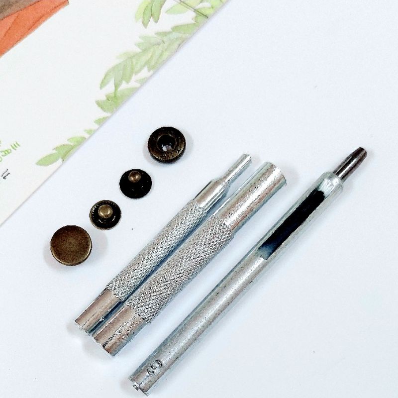 Nút Bấm 4 Chi Tiết  hoa văn