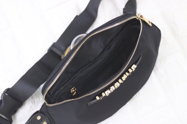 ❌ Moschino bumbag  🔖size 25cm  🔖chất  liệu vải dù