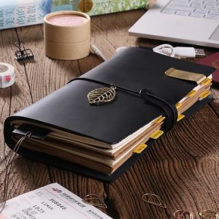 Sổ A5 da bò màu đen.