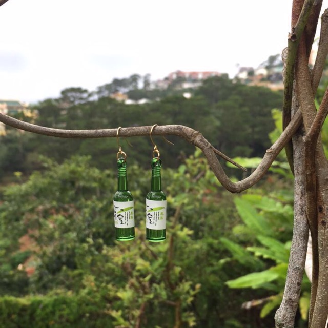 Bông tai rượu soju