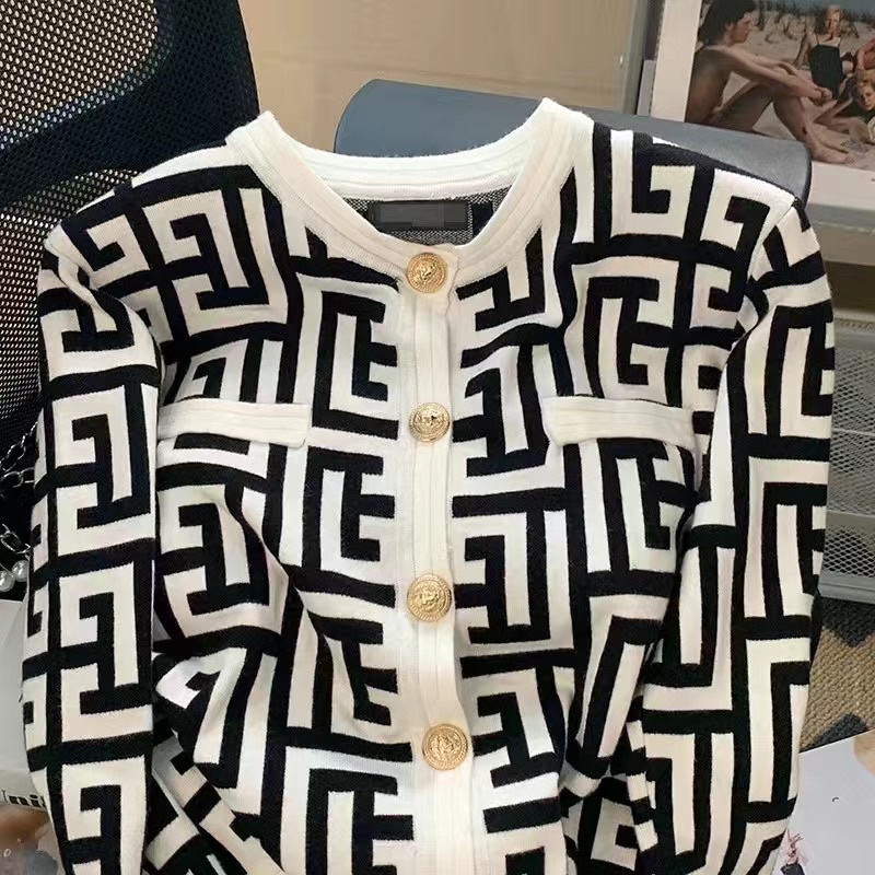 Áo len tay dài 𝙁𝙚𝙣𝙙𝙞 gài nút hàng đẹp Quảng Châu hai màu hồng trắng