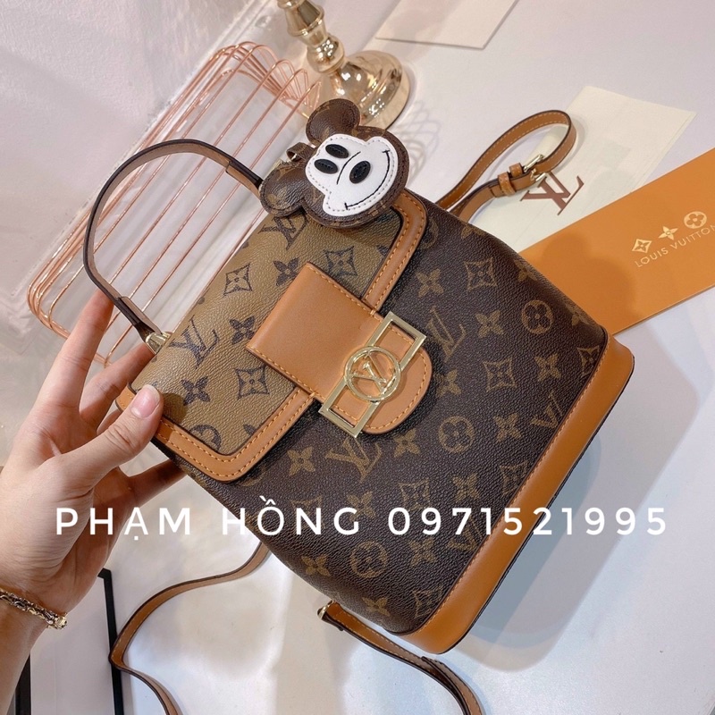 Balo Eo Vi tặng kèm phụ kiện mèo. Balo Lv bản super có hộp hãng
