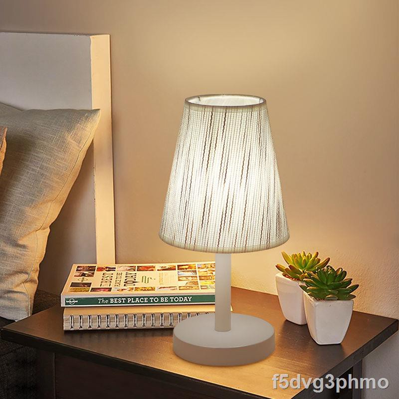 phong cách Bắc Âu đèn bàn quà tặng phòng ngủ đầu giường đăng nhập vải ký túc xá nghiên cứu bảo vệ mắt hiện đại