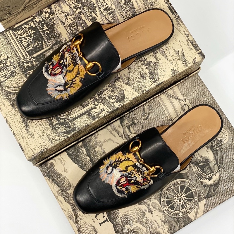 sục Gucci Sliper mẫu trơn và hổ