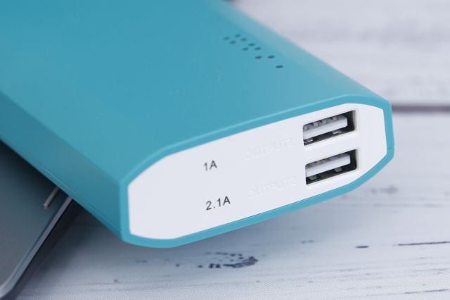 Combo 2 pin sạc dự phòng Esaver Y325s 10.000 MAh  chưa qua sử dụng , bảo hành 6 tháng