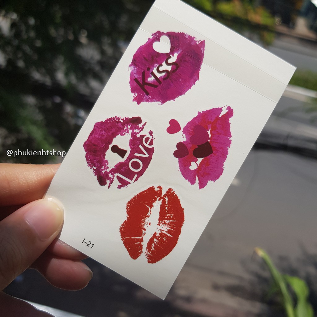 Hình xăm dán tattoo mini hình môi kiss 2 (bộ i).Xăm dán tatoo mini tạm thời, size &lt;10x6cm