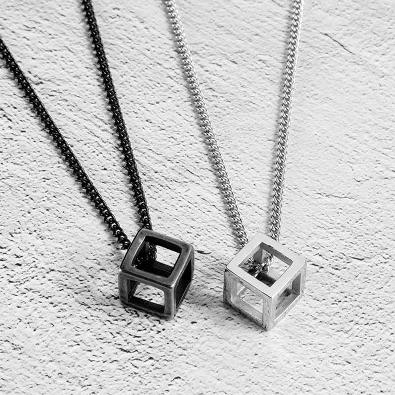 Vòng cổ mặt hình khối rubik màu đen đơn giản