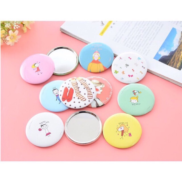Gương mini cầm tay tiện lợi